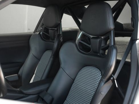 Used 2018 Porsche 911 GT3 RWD image 11