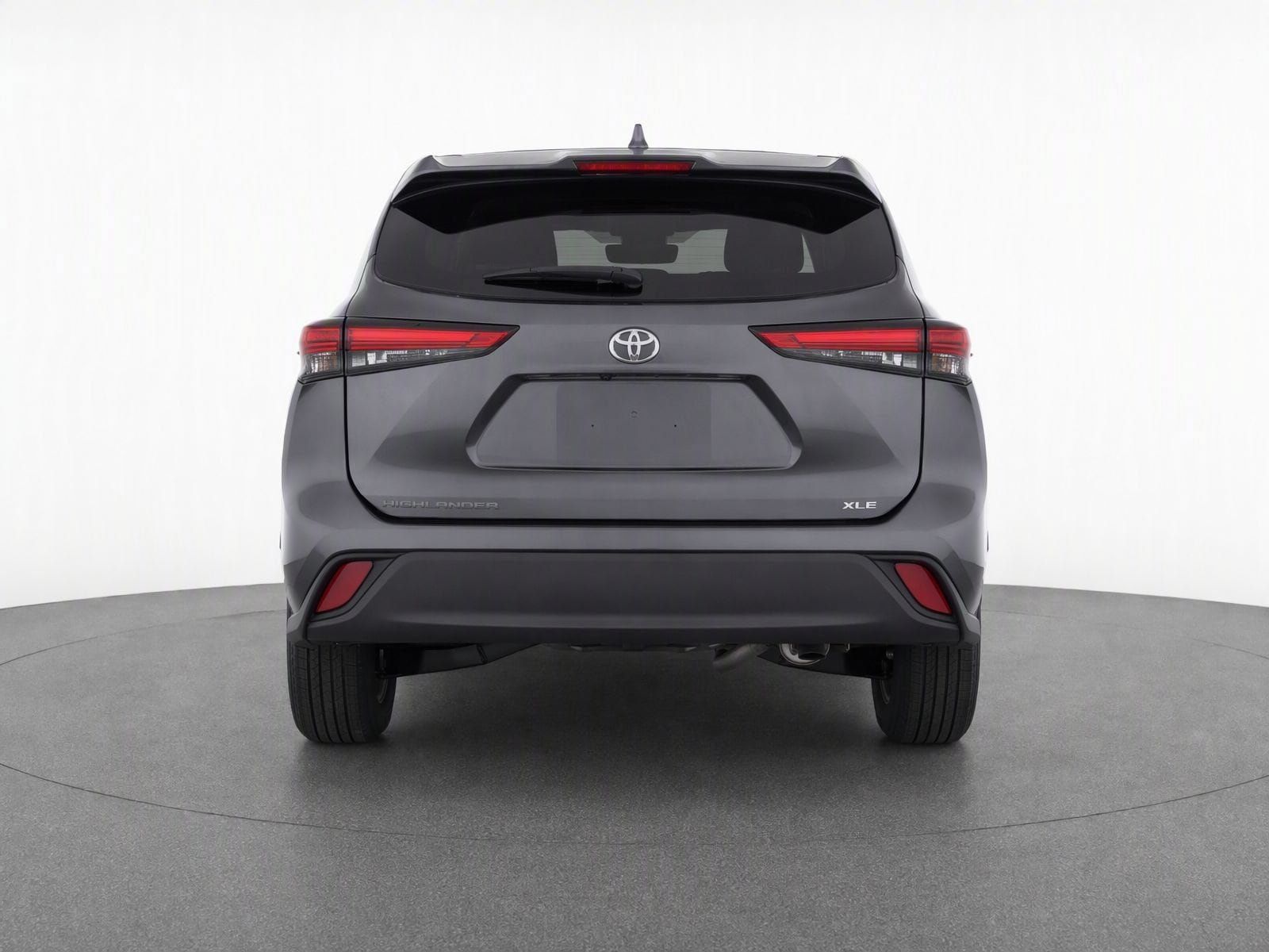 Used 2023 Toyota Highlander XLE FWD image 6