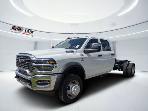 New 2026 RAM 5500 Tradesman w/ Chrome Appearance Group AWD/4WD image 7