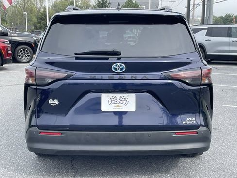 Used 2023 Toyota Sienna XLE image 12