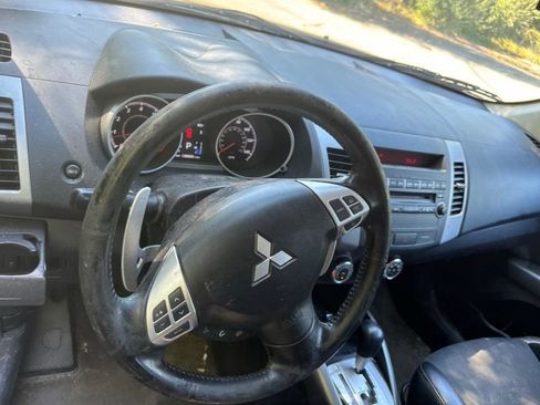 Used 2013 Mitsubishi Outlander SE image 14