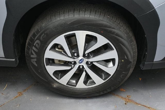 Used 2025 Subaru Outback Premium AWD/4WD image 10