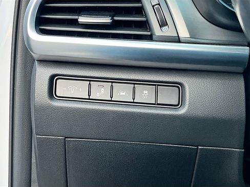 Used 2022 Kia Telluride LX image 10