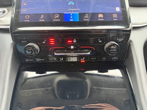 Used 2022 Jeep Grand Cherokee Limited image 15