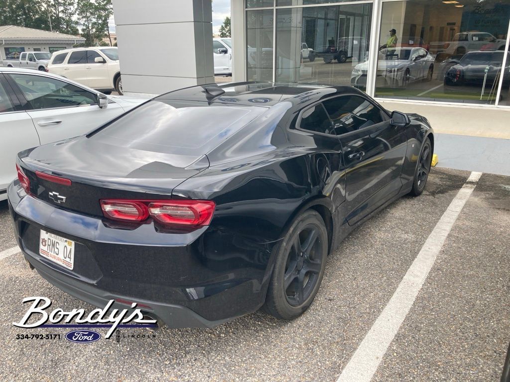 Used 2021 Chevrolet Camaro LT w/ Technology Package RWD image 3