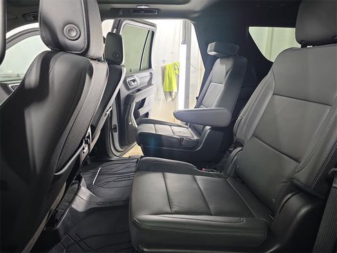 Used 2024 Chevrolet Tahoe Z71 w/ Off-Road Capability Package image 14