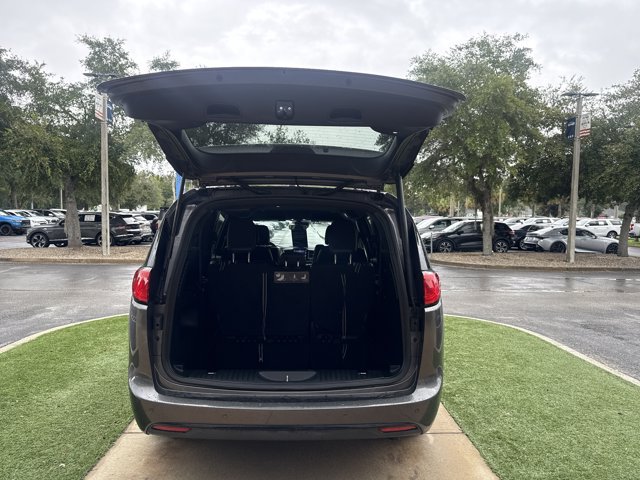 Used 2020 Chrysler Pacifica Touring-L Plus FWD image 5
