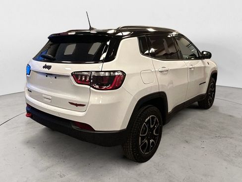 Used 2025 Jeep Compass Trailhawk AWD/4WD image 5