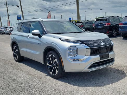 Used 2024 Mitsubishi Outlander SEL AWD/4WD image 7