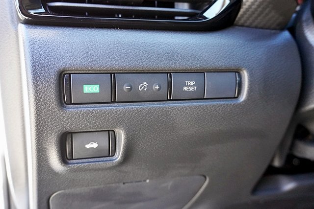 Used 2025 Nissan Sentra SV FWD image 33
