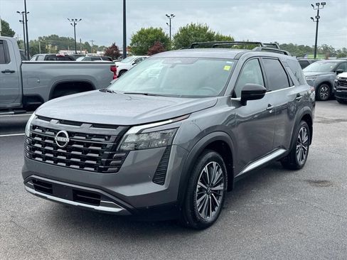 Used 2026 Nissan Pathfinder Platinum w/ Lighting Package FWD image 7