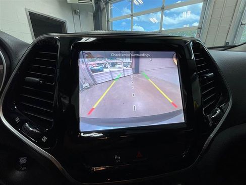 Used 2020 Jeep Cherokee Limited FWD image 20