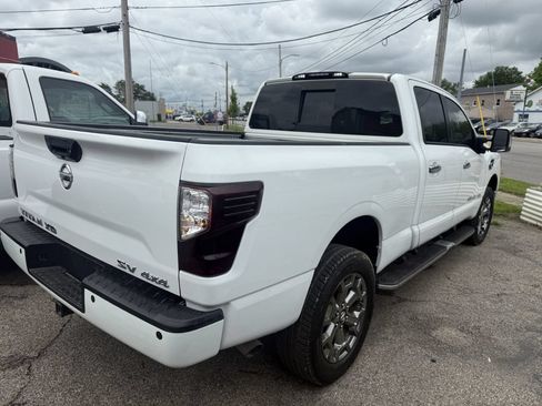 Used 2019 Nissan Titan SV w/ SV Convenience Package AWD/4WD image 4