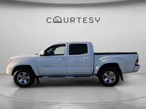 Used 2014 Toyota Tacoma PreRunner image 2