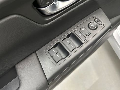 Used 2025 Honda CR-V LX image 18