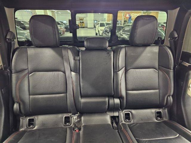 Used 2022 Jeep Gladiator Rubicon w/ Cold Weather Group AWD/4WD image 37