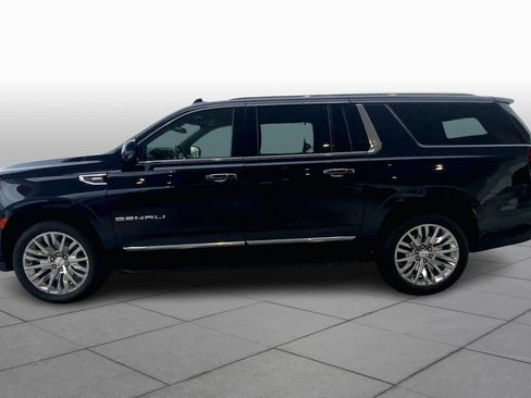 Used 2023 GMC Yukon XL Denali image 32