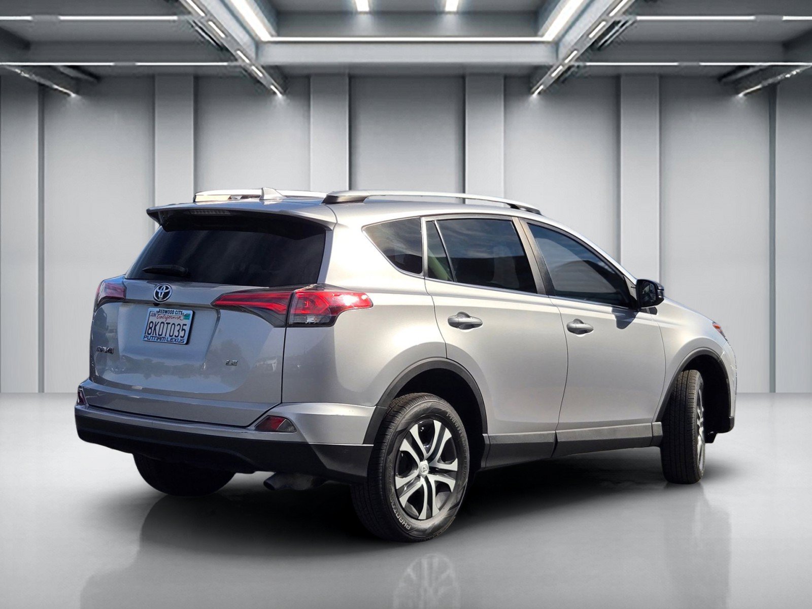 Used 2016 Toyota RAV4 LE FWD image 4