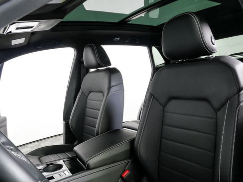 Certified 2025 Volkswagen Atlas Cross Sport SEL R-Line AWD/4WD image 8