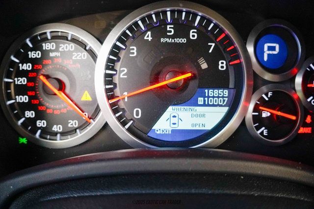 Used 2014 Nissan GT-R Premium w/ Premium Interior Package AWD/4WD image 32