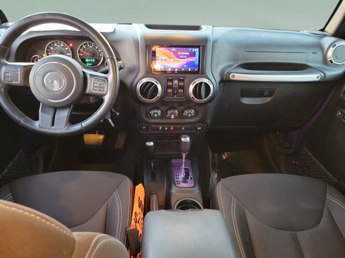 Used 2017 Jeep Wrangler Unlimited Sahara AWD/4WD image 7