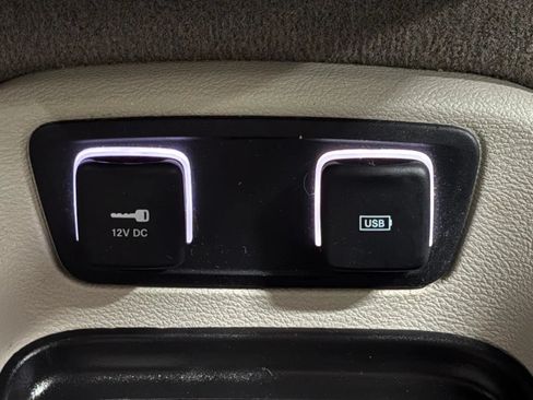 Used 2017 Chrysler Pacifica Touring-L w/ Tire & Wheel Group FWD image 34