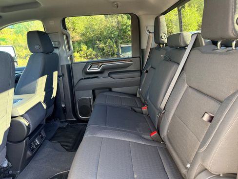 New 2026 GMC Sierra 2500 SLE w/ SLE Value Package; image 8