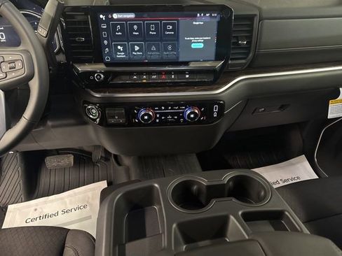 New 2026 GMC Sierra 1500 SLE image 18