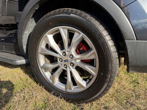 Used 2017 Ford Explorer XLT w/ Equipment Group 202A image 19