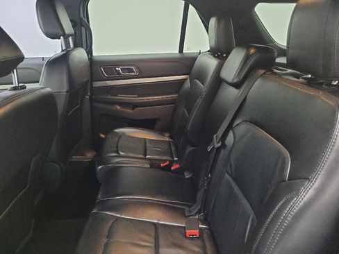 Used 2018 Ford Explorer XLT w/ Equipment Group 202A FWD image 18