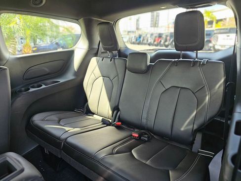 New 2026 Chrysler Pacifica Select image 24