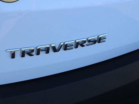 Used 2023 Chevrolet Traverse LT image 14