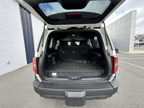 Used 2024 Toyota Land Cruiser image 20