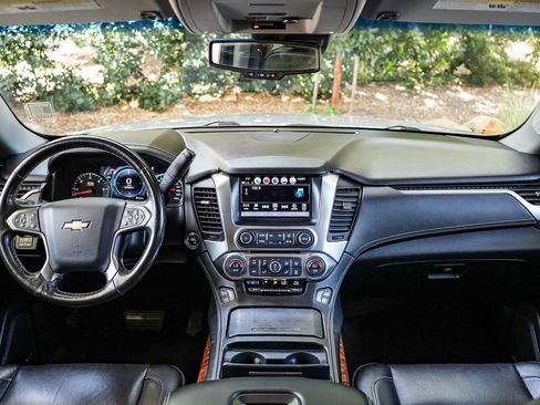 Used 2018 Chevrolet Tahoe Premier AWD/4WD image 13