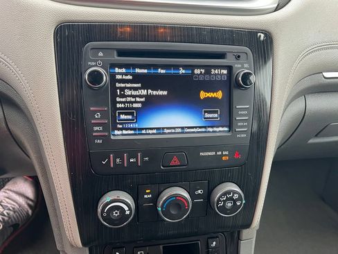 Used 2017 Chevrolet Traverse LT w/ Style and Technology Package AWD/4WD image 40