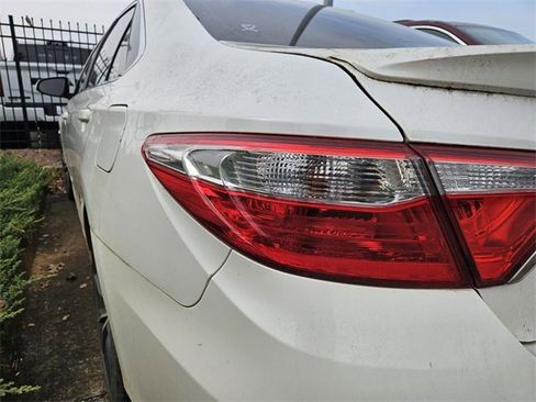 Used 2015 Toyota Camry XSE image 10