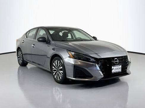 Used 2024 Nissan Altima 2.5 SV FWD image 4