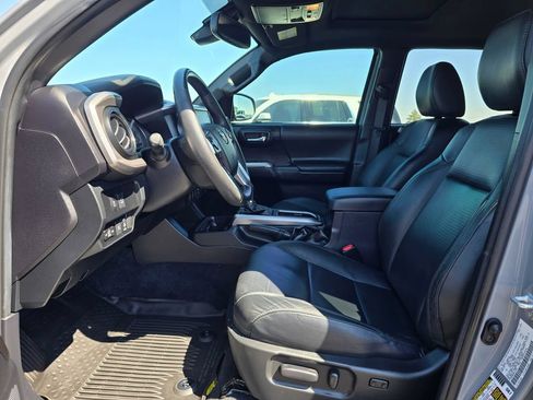 Used 2021 Toyota Tacoma Limited AWD/4WD image 10