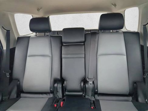 Used 2022 Toyota 4Runner SR5 Premium w/ Moonroof Package AWD/4WD image 28