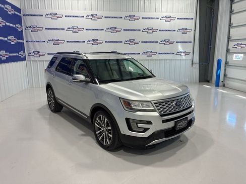 Used 2016 Ford Explorer Platinum image 38