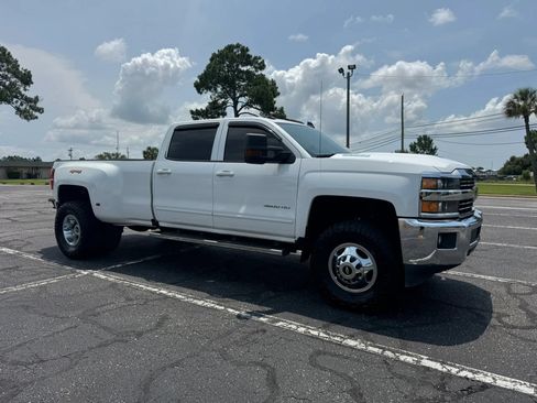 Used 2018 Chevrolet Silverado 3500 LT w/ LT Convenience Package AWD/4WD image 4