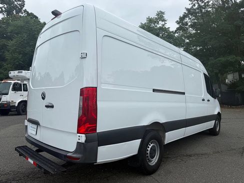Used 2021 Mercedes-Benz Sprinter 2500 image 9