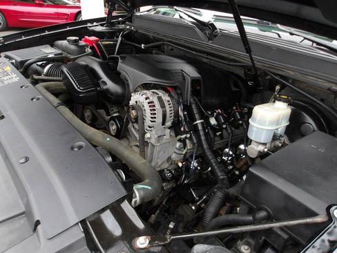 Used 2011 Chevrolet Tahoe LT image 24