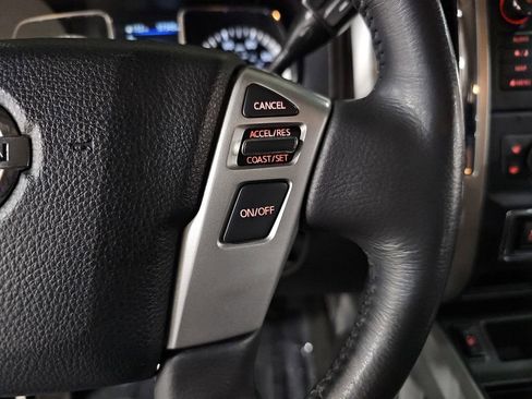 Used 2019 Nissan Titan SV w/ SV Convenience Package image 12