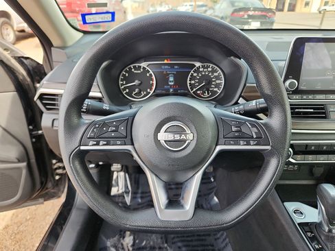 Used 2024 Nissan Altima 2.5 SV image 17