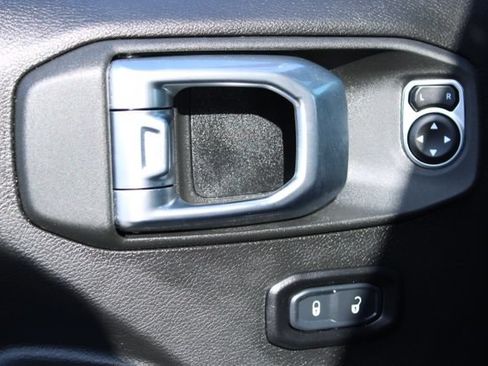 Used 2023 Jeep Gladiator Sport AWD/4WD image 17