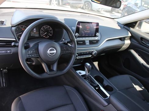 Certified 2025 Nissan Altima 2.5 S FWD image 4