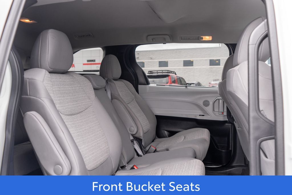 Used 2025 Toyota Sienna LE FWD image 13