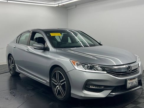 Used 2017 Honda Accord Sport Special Edition image 3
