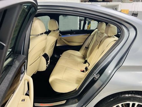 Used 2019 BMW 540i w/ Premium Package image 26